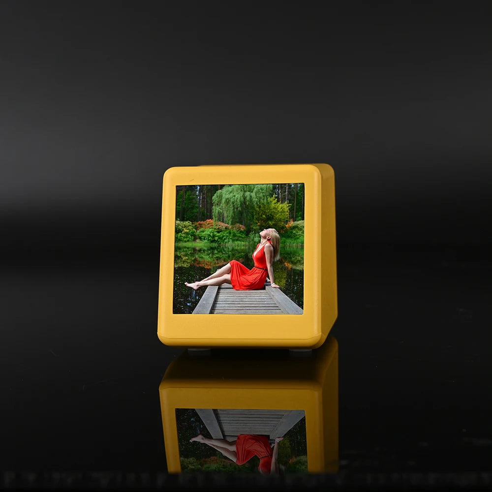 Smart weather clock electronic photo album weather station animation display WiFi networking automatic update desktop ornament